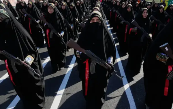 Iran Mobilizes Civilians in "Janfada" Campaign Amid War Pressures and Economic Crisis