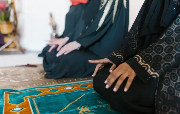 Stepping Inside the Local Mosque: A Guide to Interfaith Connection, Architecture, and Etiquette